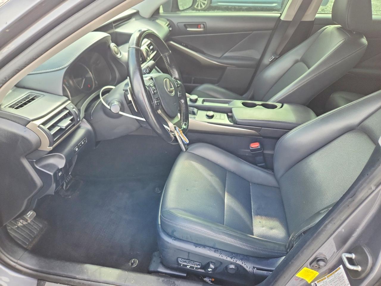 2017 LEXUS IS 200t
