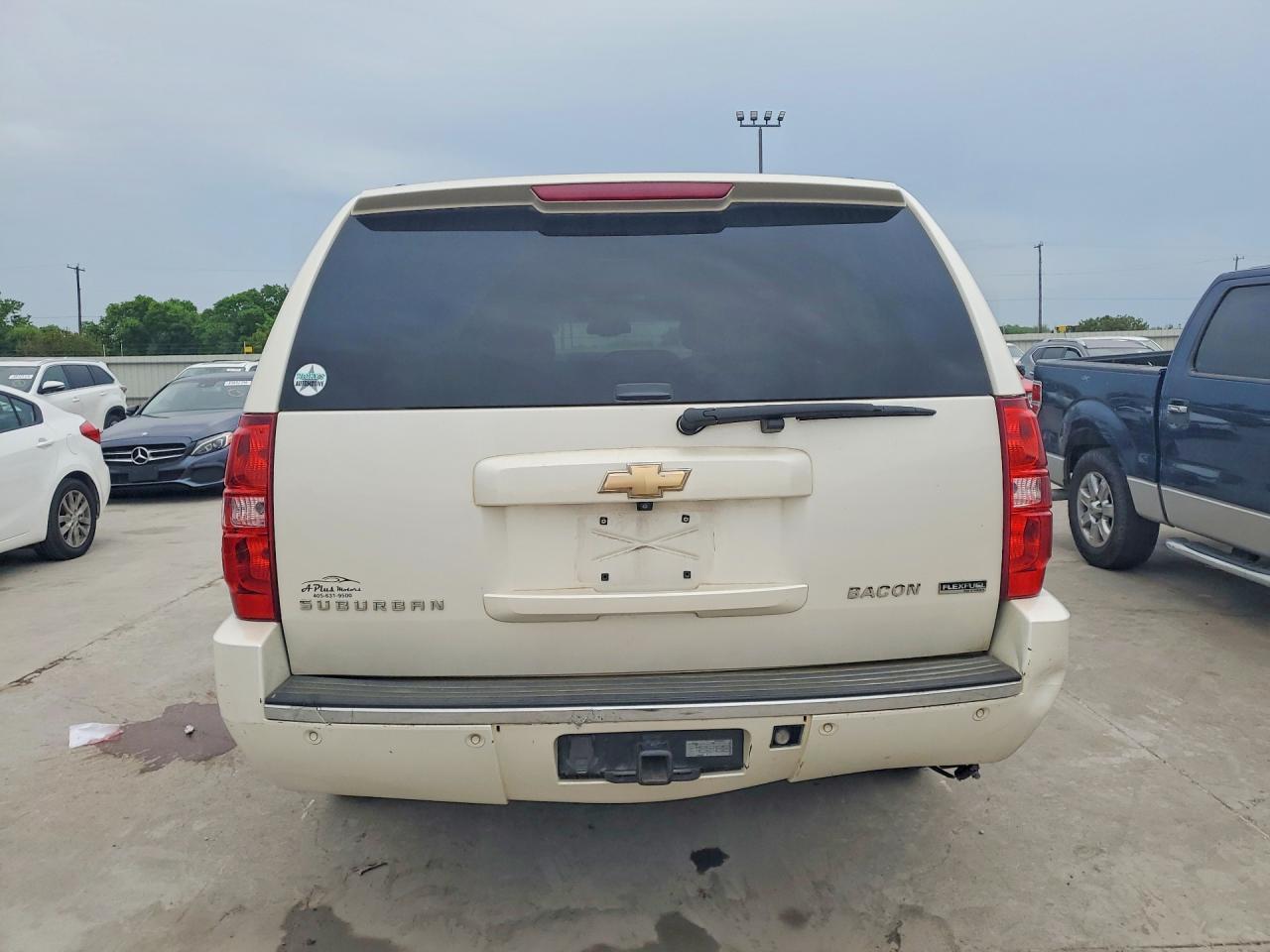 2011 CHEVROLET Suburban