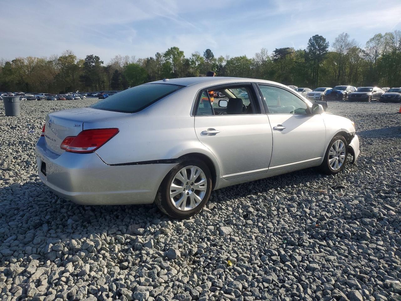 2010 TOYOTA Avalon