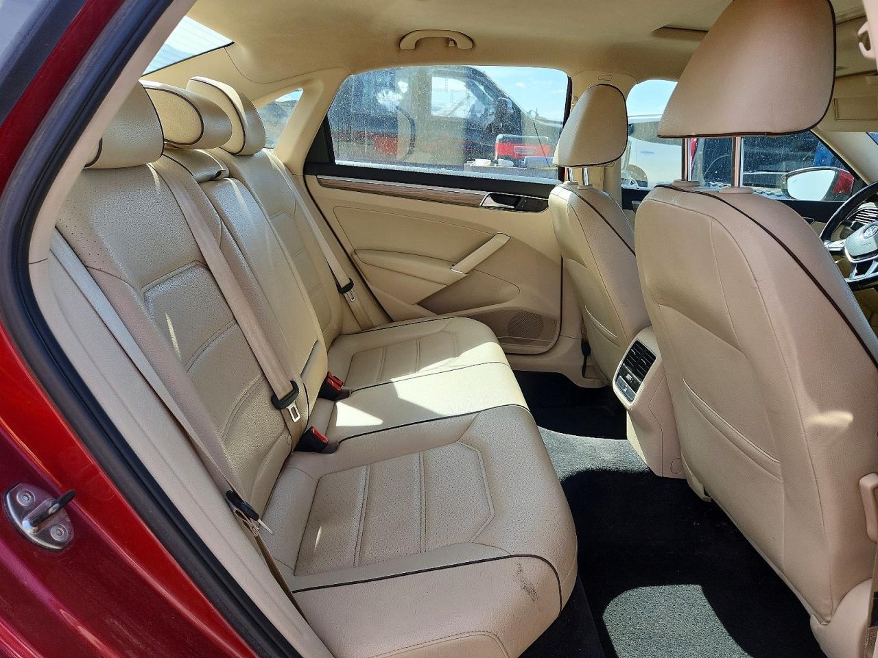 2017 VOLKSWAGEN Passat