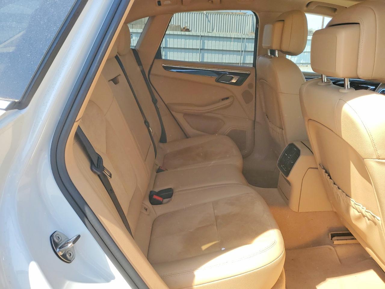 2016 PORSCHE Macan