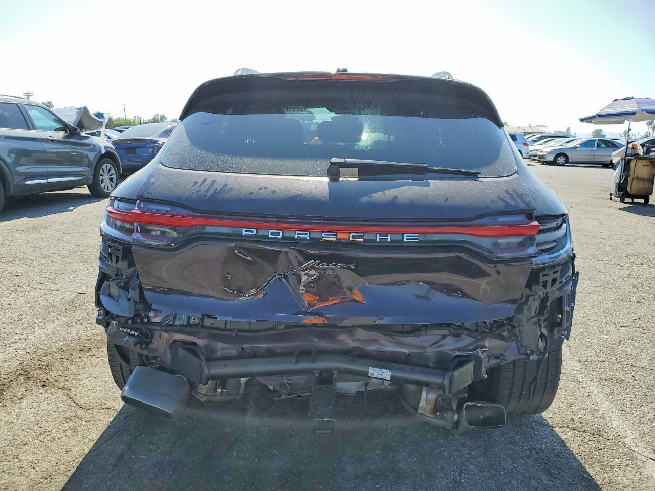 2025 PORSCHE Macan
