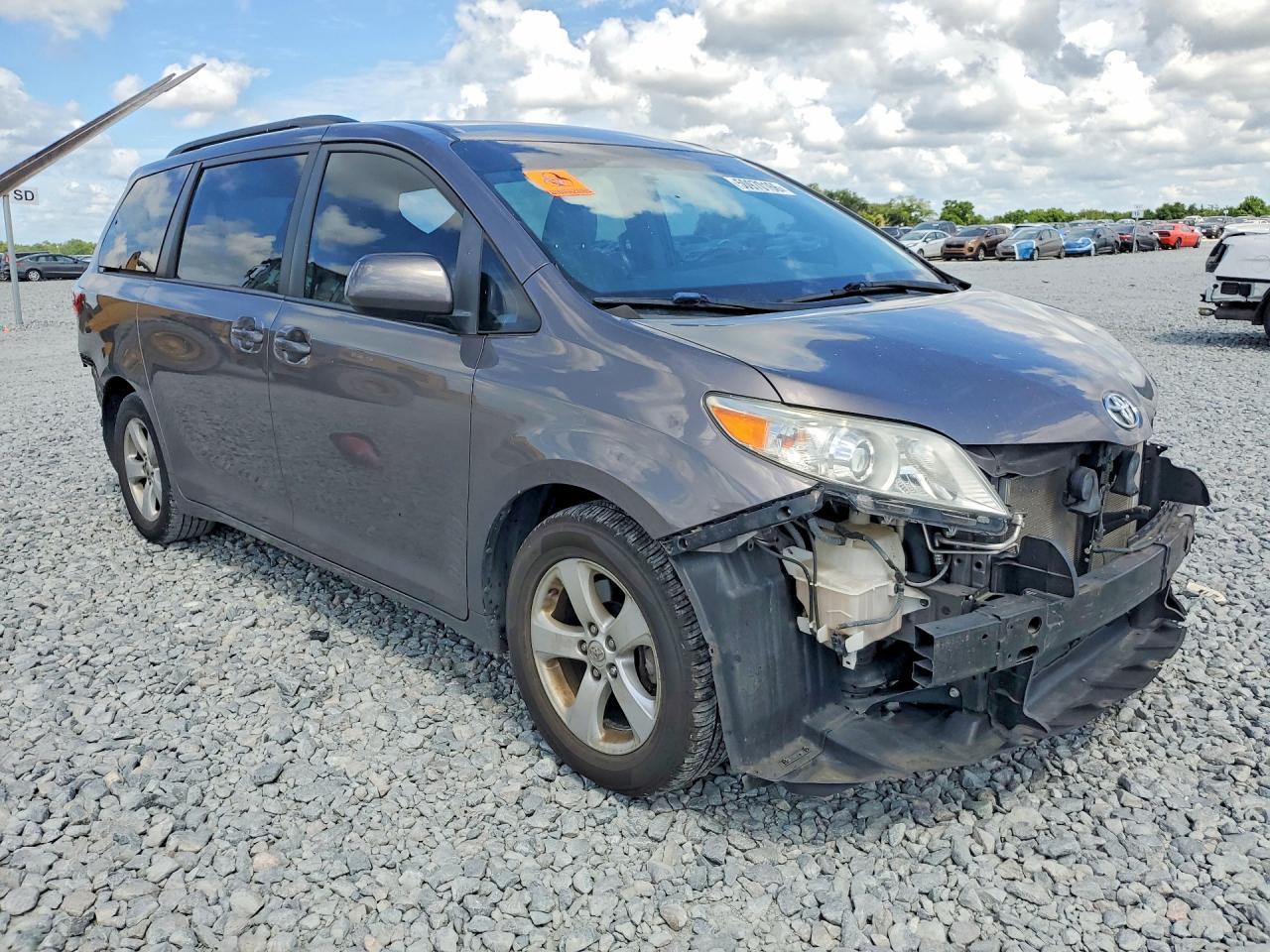 2016 TOYOTA SIENNA