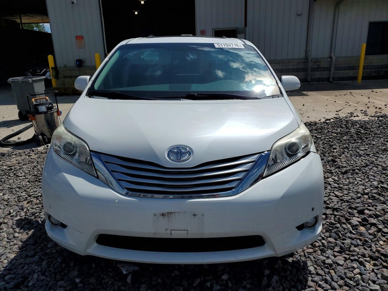 2013 TOYOTA Seinna