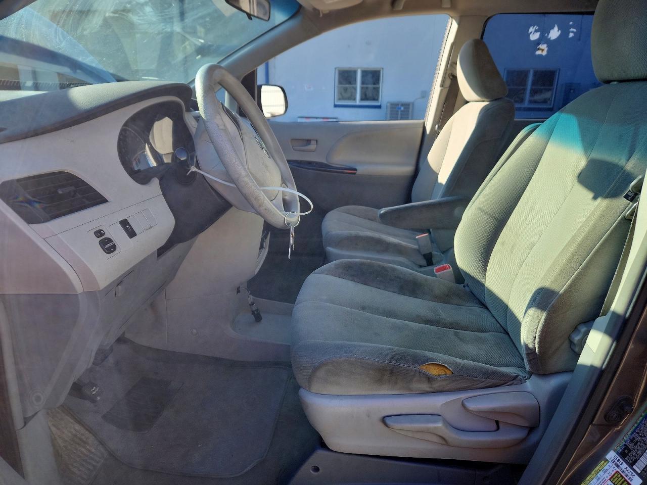 2013 TOYOTA SIENNA