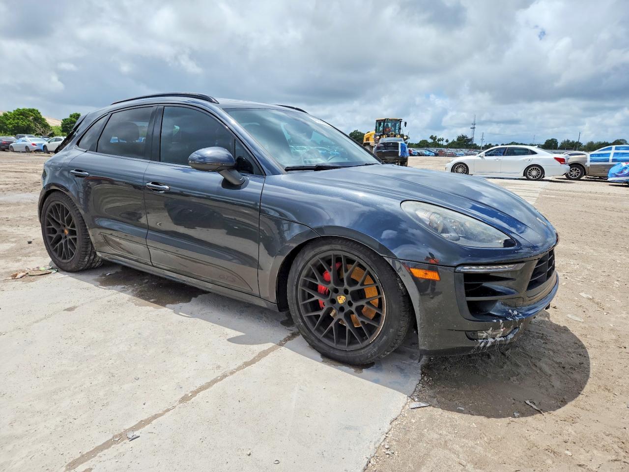 2018 PORSCHE Macan