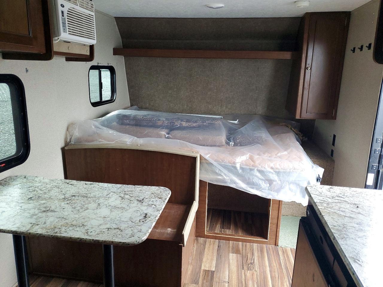 2018 DUTCHMAN Hideout