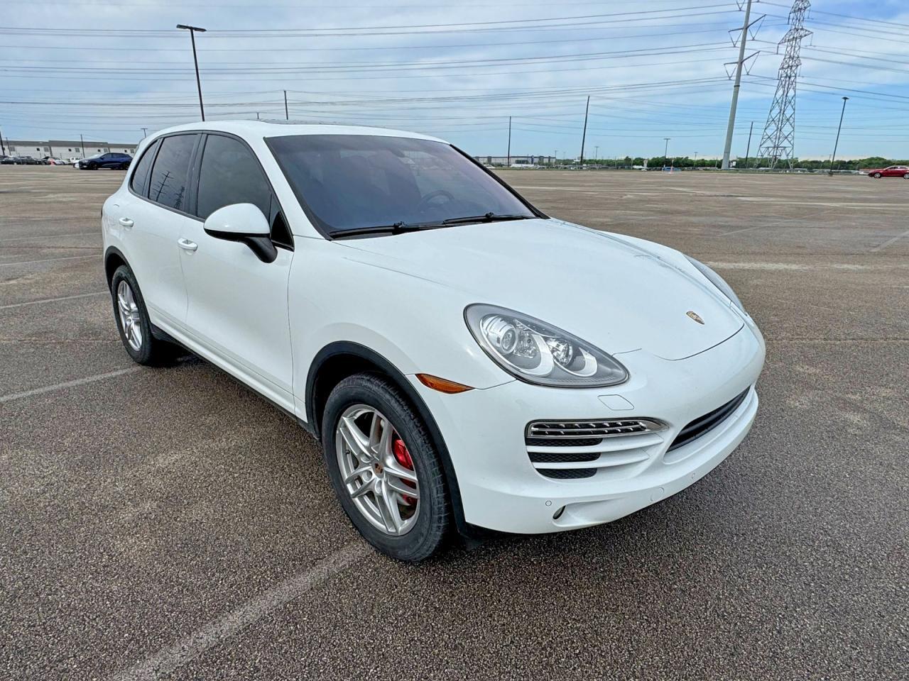 2014 PORSCHE CAYENNE