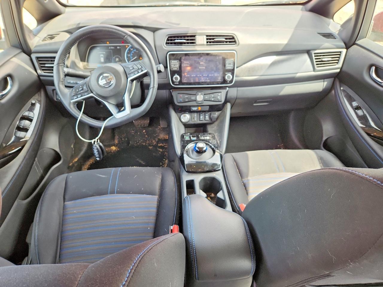 2022 NISSAN LEAF