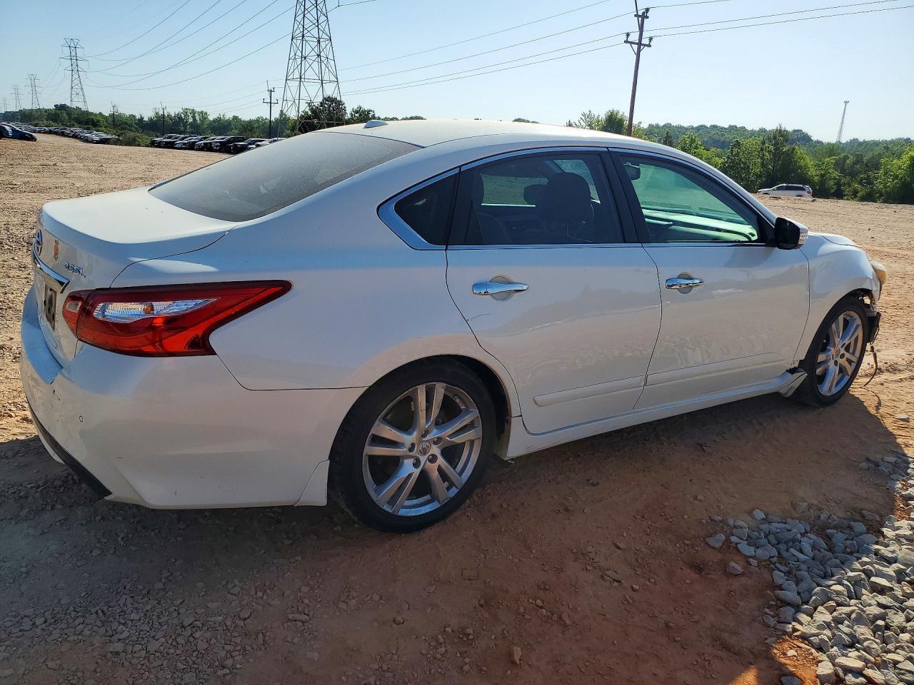 2017 NISSAN ALTIMA