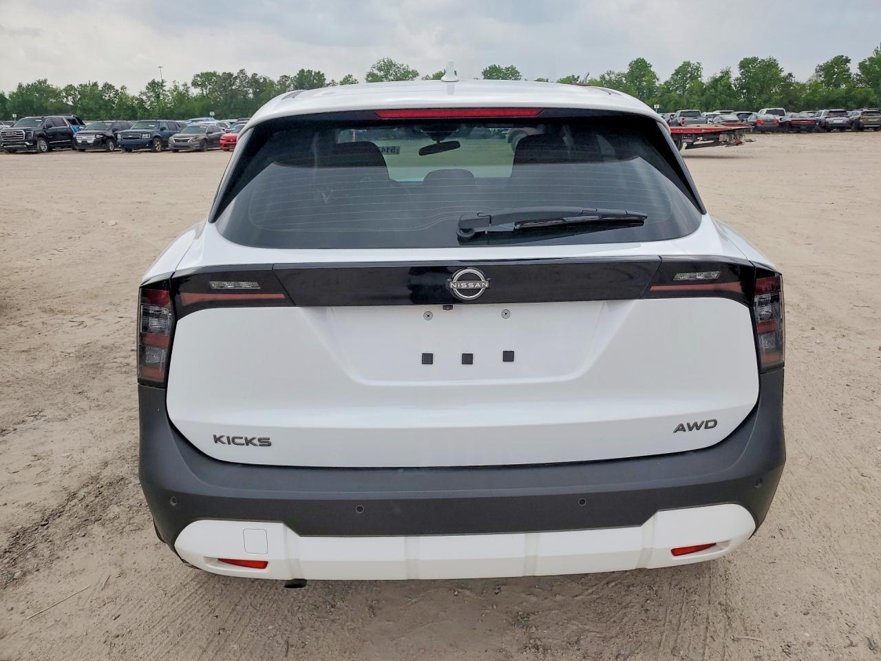 2025 NISSAN KICKS