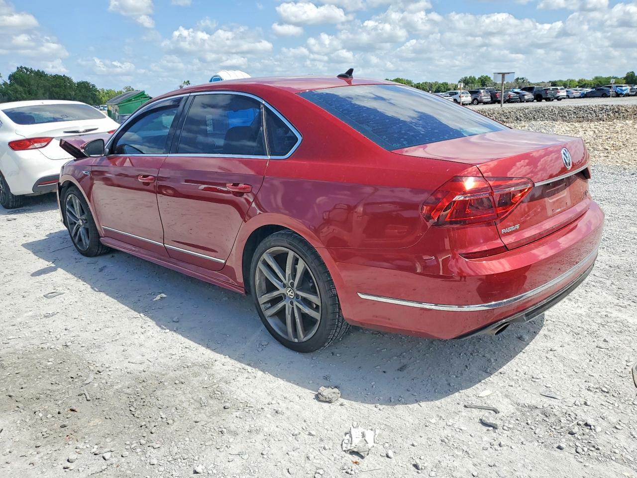 2017 VOLKSWAGEN Passat