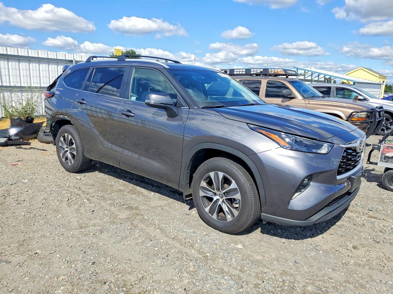 2024 TOYOTA HIGHLANDER