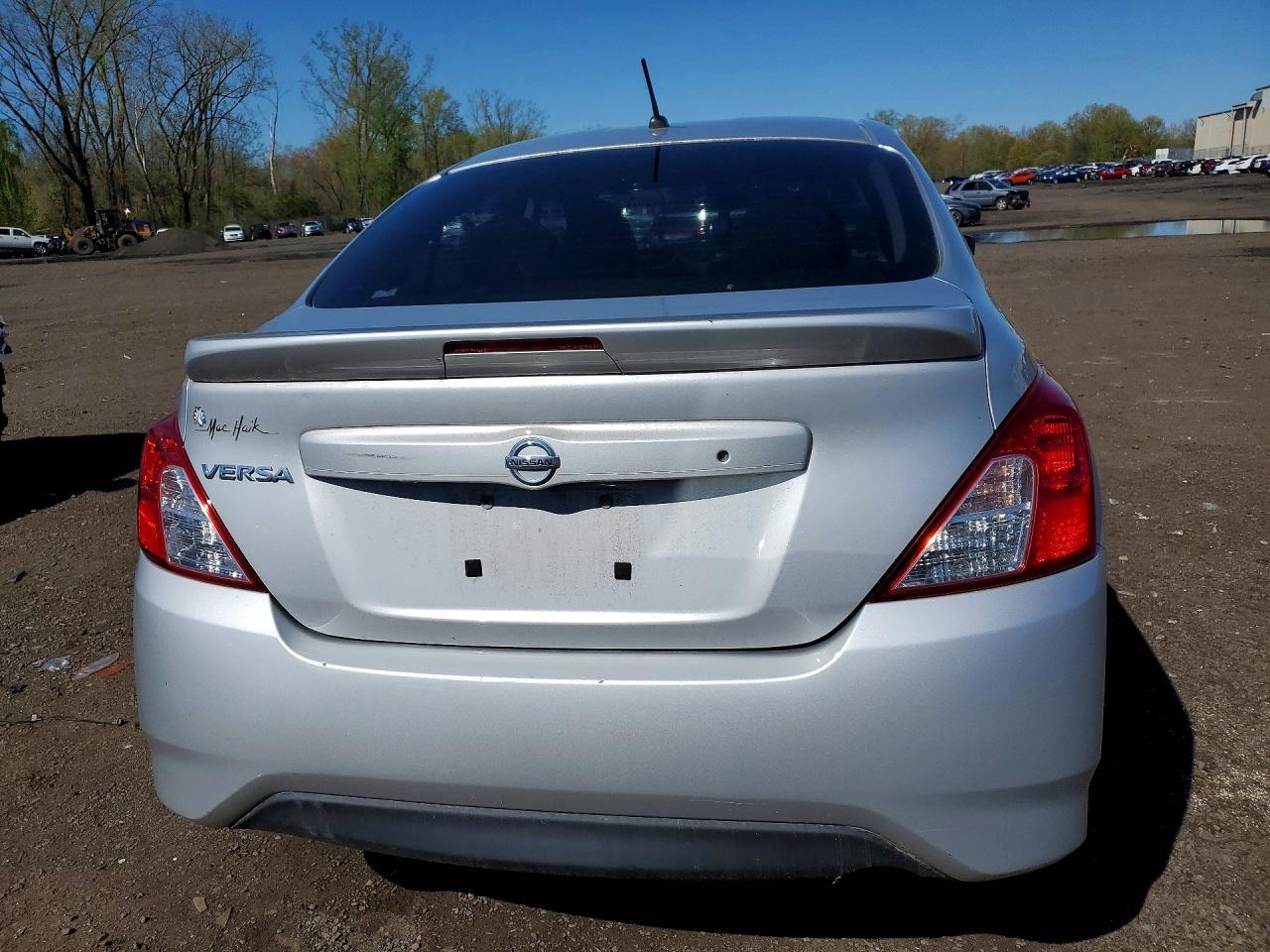 2018 NISSAN VERSA
