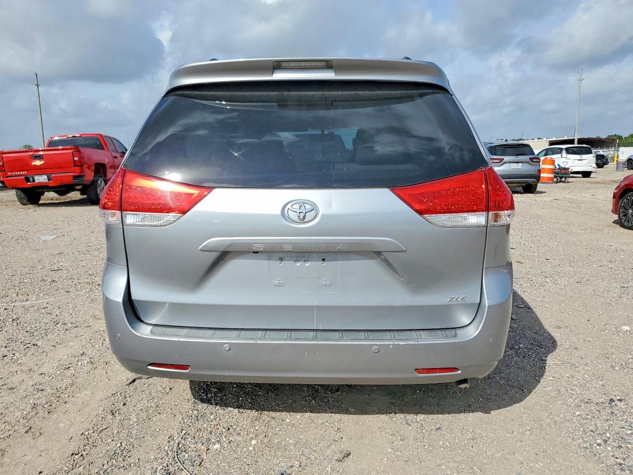 2013 TOYOTA SIENNA