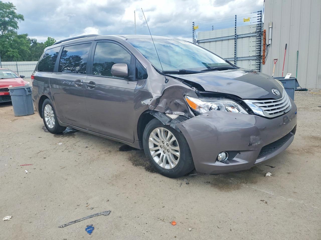 2013 TOYOTA SIENNA