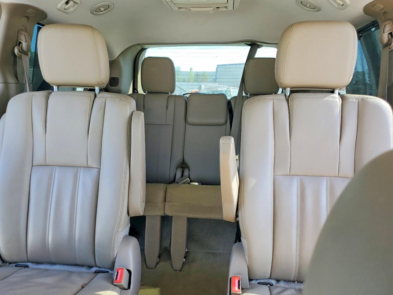 2016 CHRYSLER Town & Country
