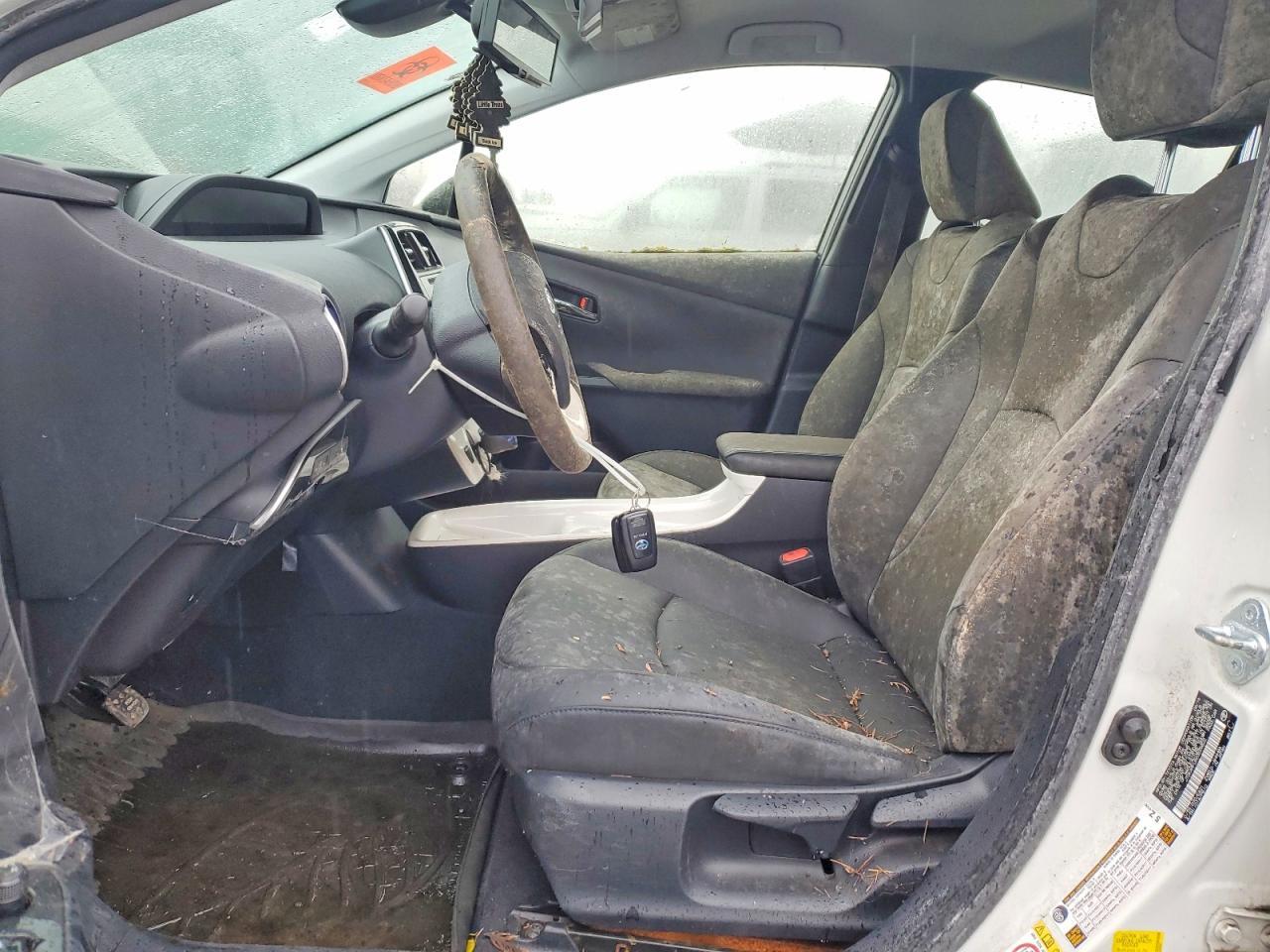 2016 TOYOTA PRIUS