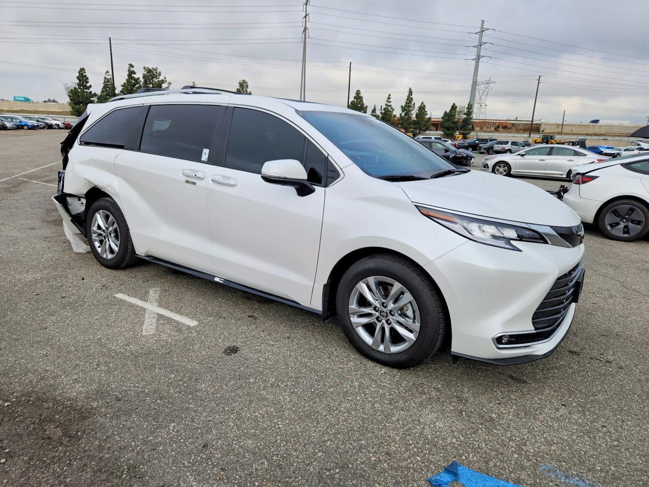2025 TOYOTA SIENNA