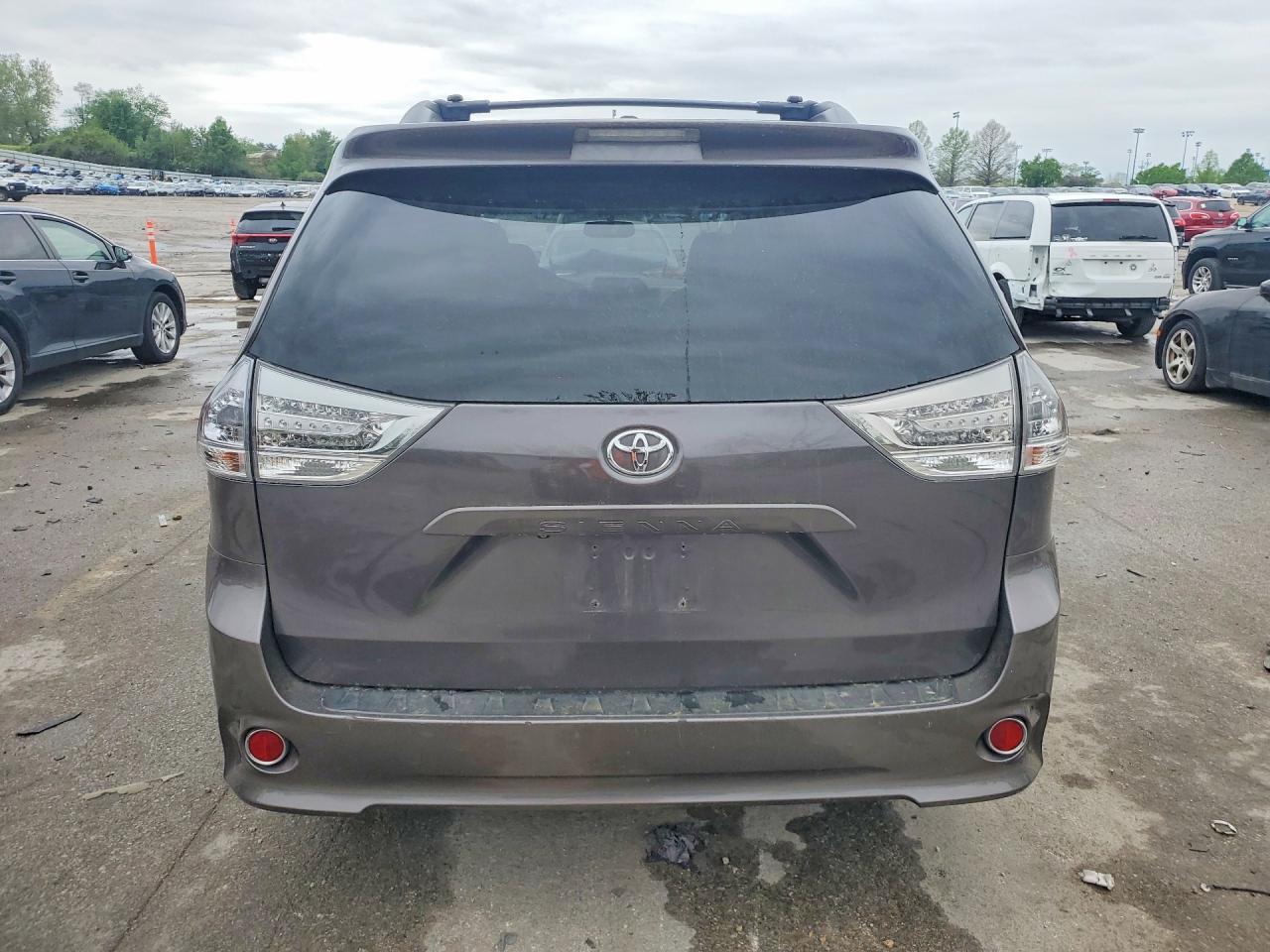 2012 TOYOTA SIENNA