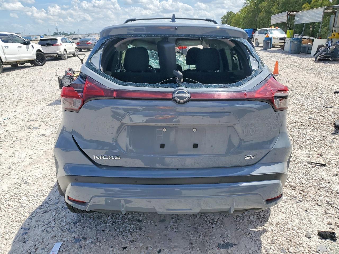 2022 NISSAN KICKS