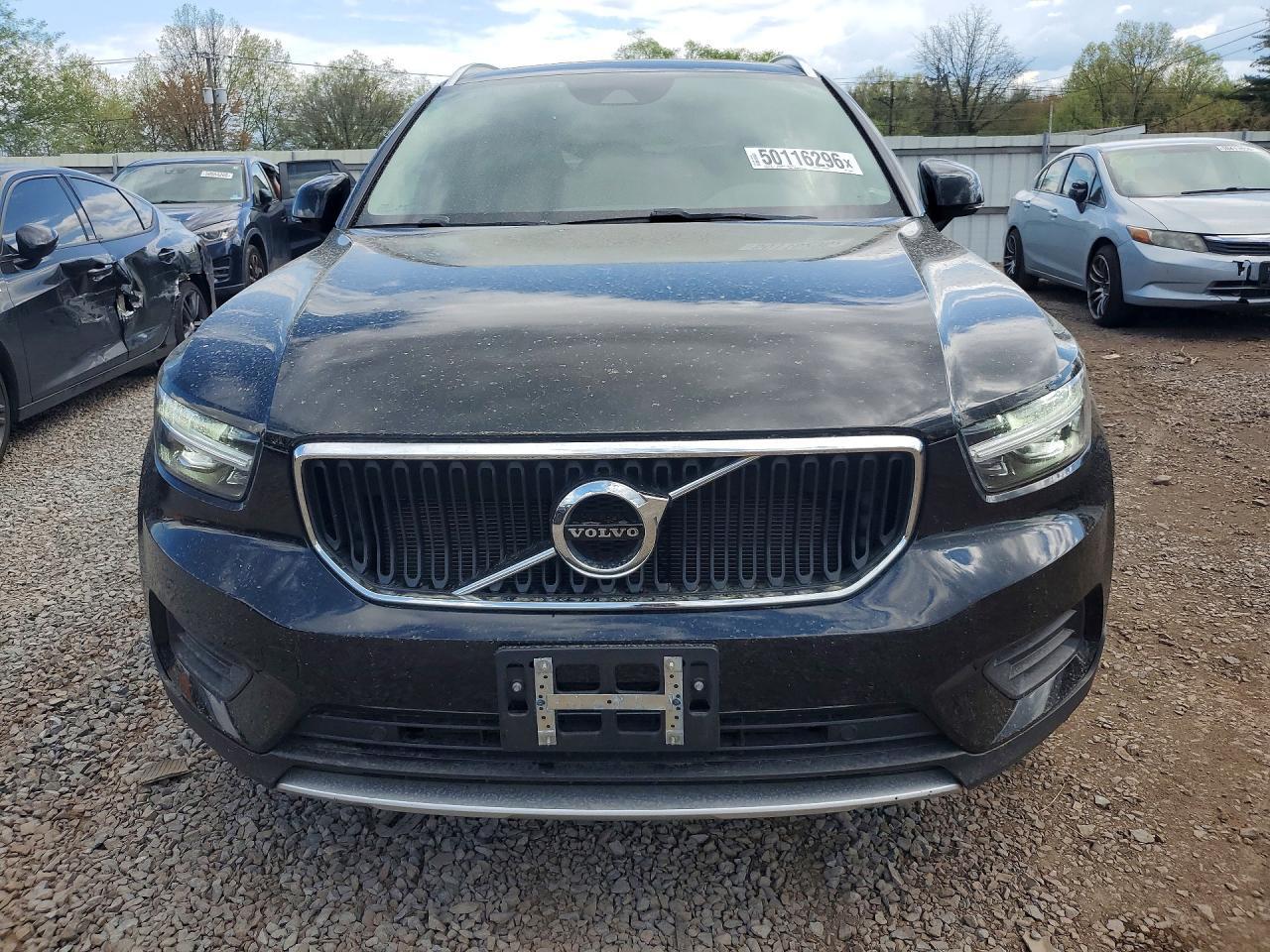 2020 VOLVO XC40
