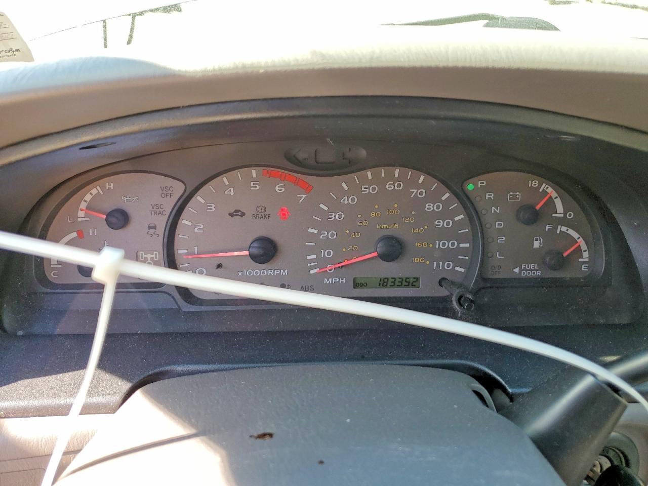 2004 TOYOTA Sequoia