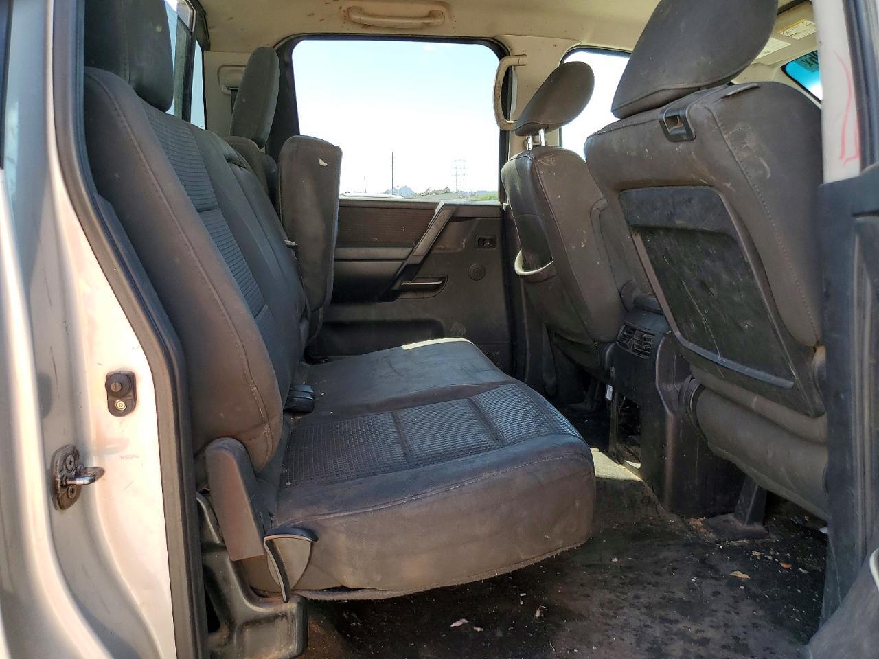 2014 NISSAN Titan