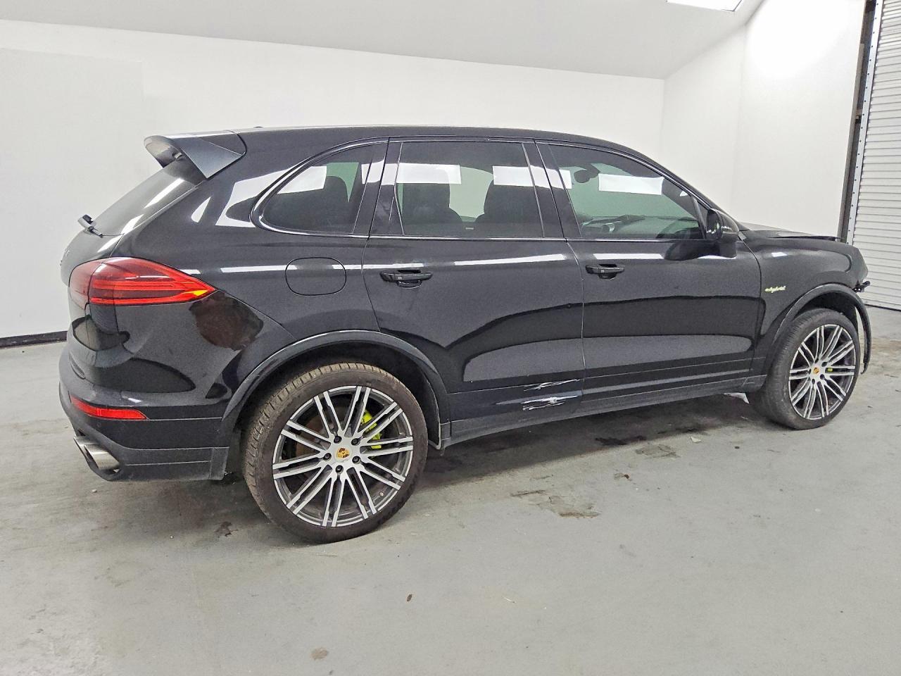 2017 PORSCHE CAYENNE