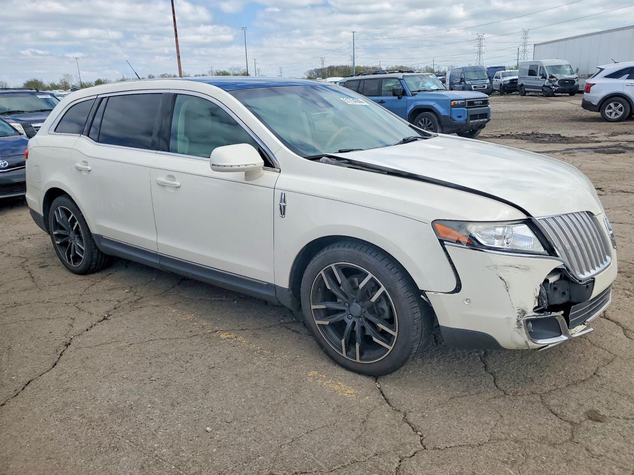 2012 LINCOLN MKT