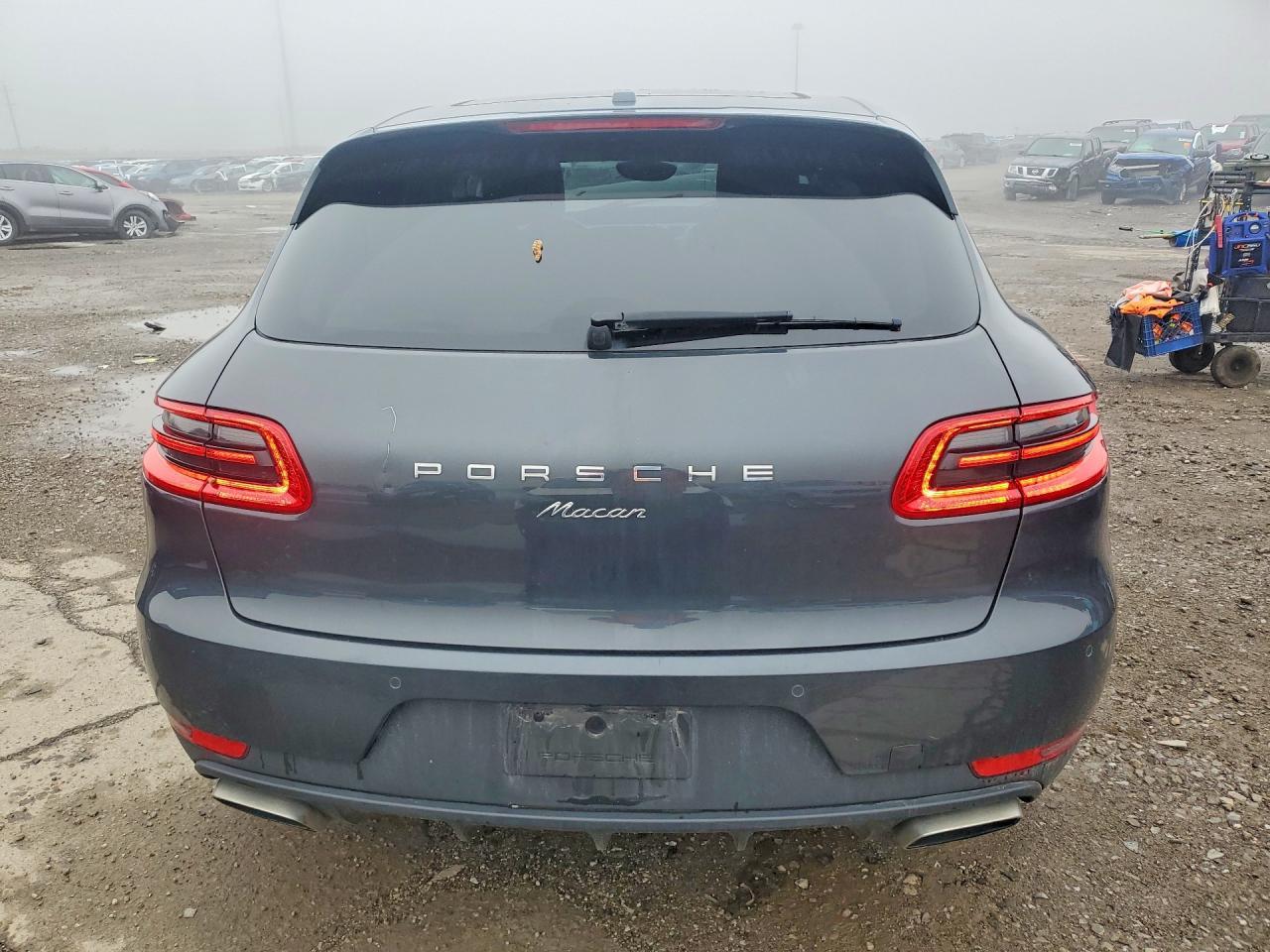 2018 PORSCHE Macan