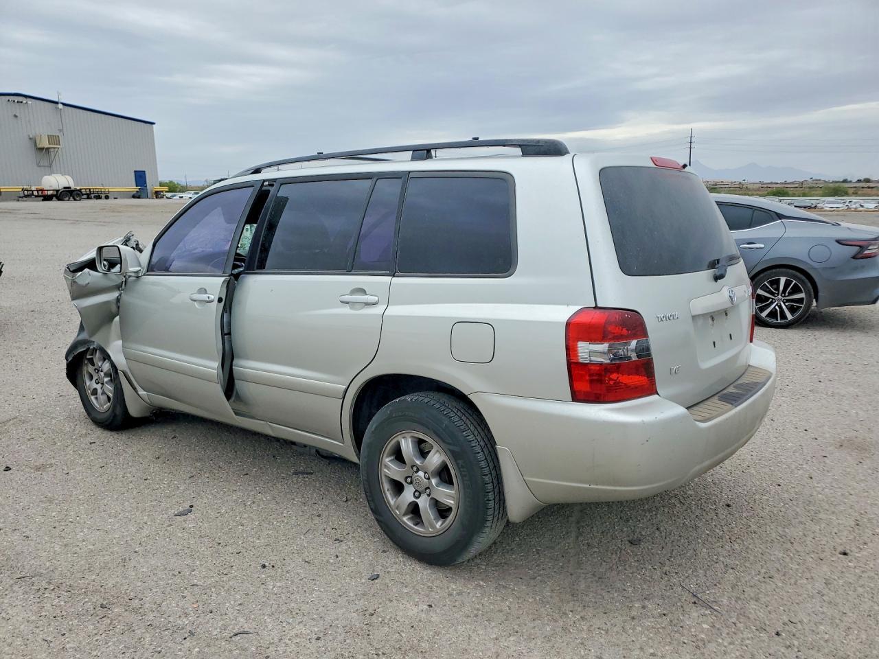 2004 TOYOTA HIGHLANDER