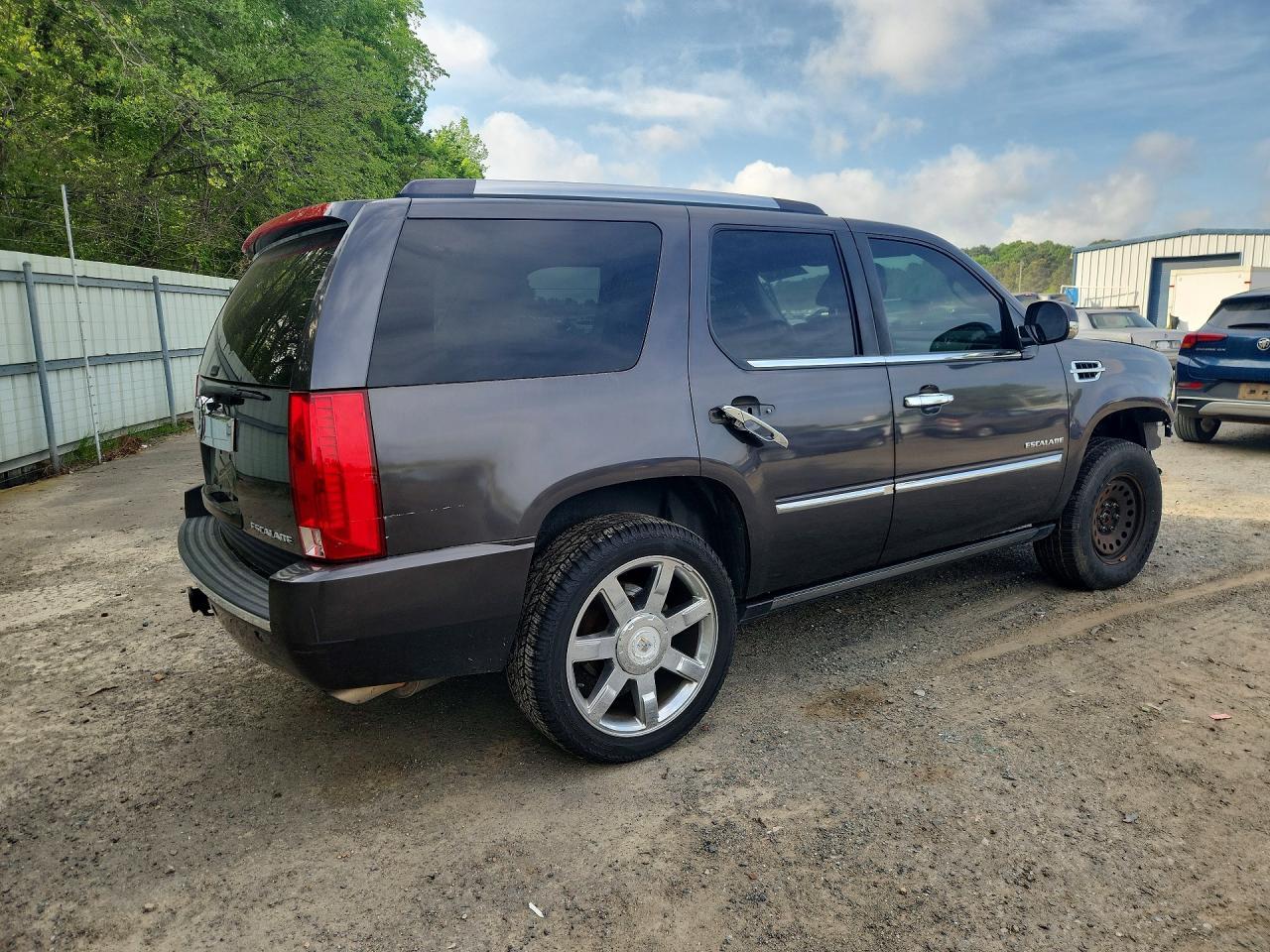 2010 CADILLAC ESCALADE