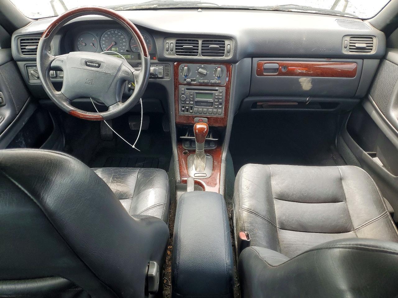 2000 VOLVO V70