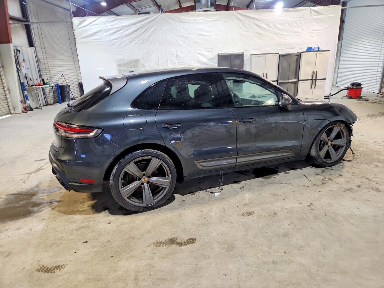 2023 PORSCHE Macan