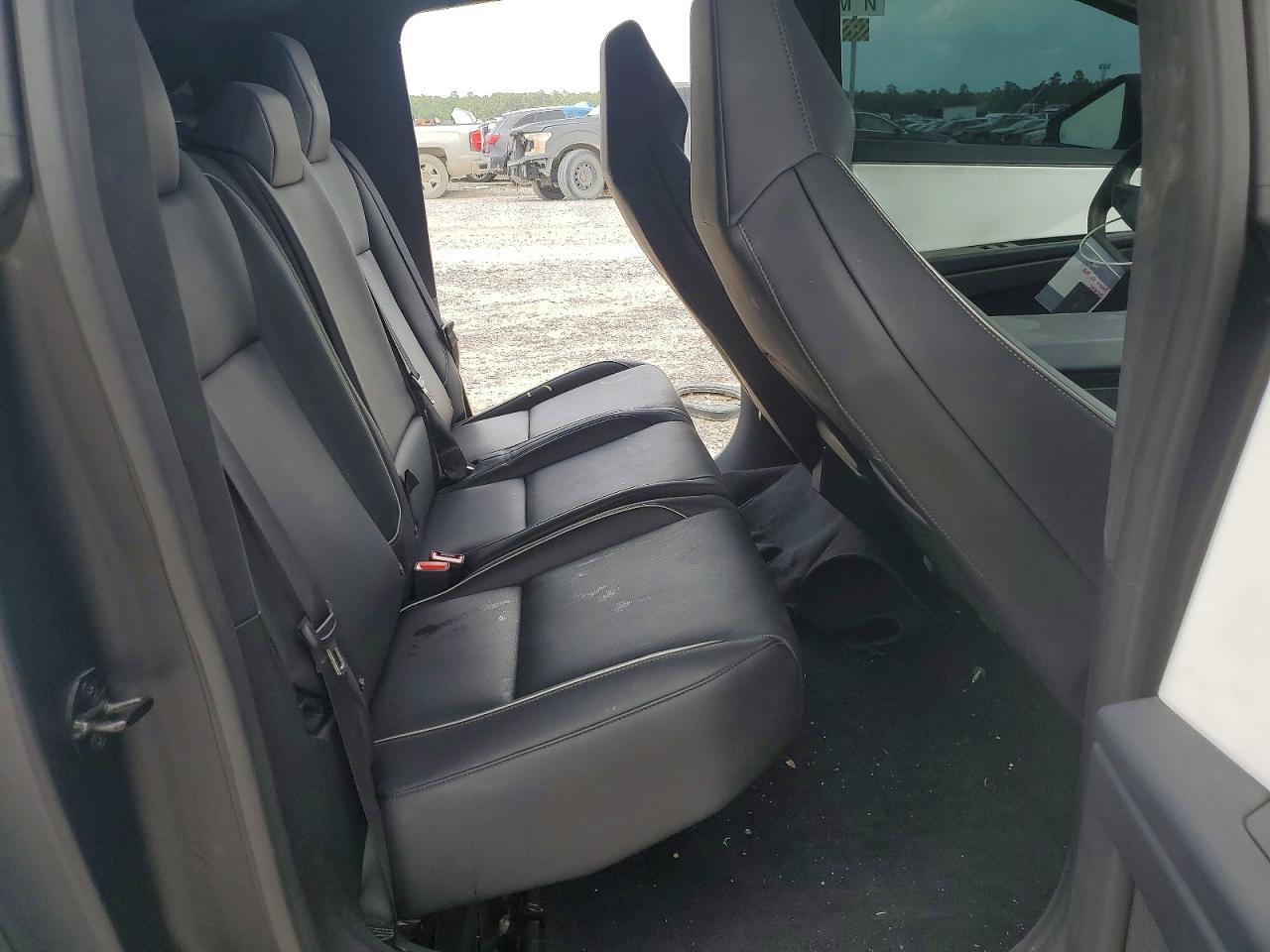 2024 TESLA Cybertruck