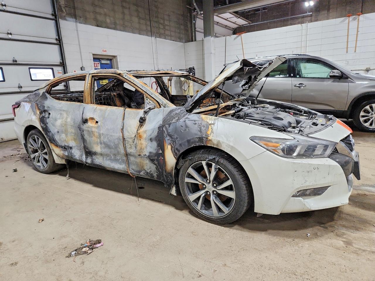 2016 NISSAN Maxima