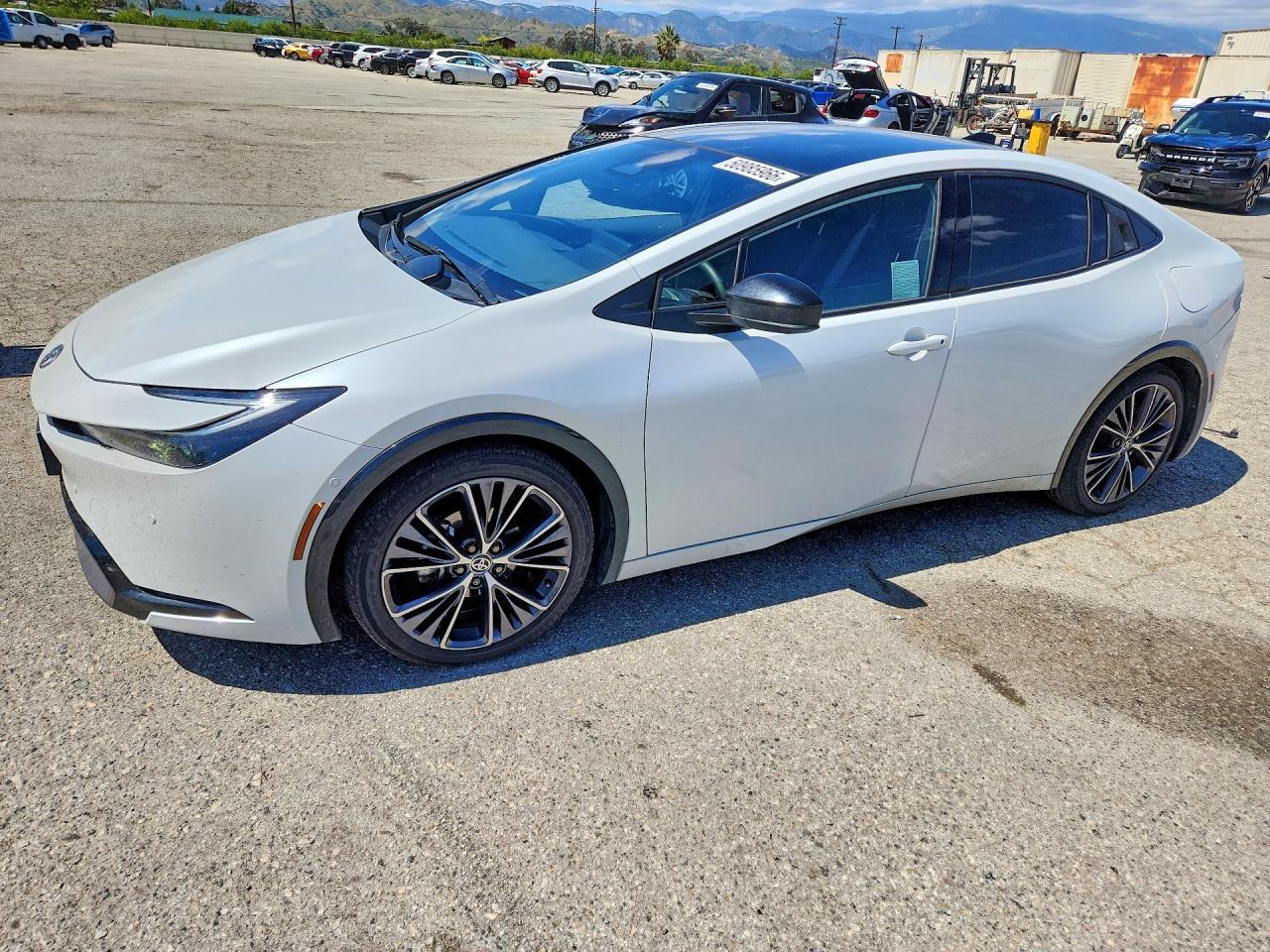 2024 TOYOTA PRIUS