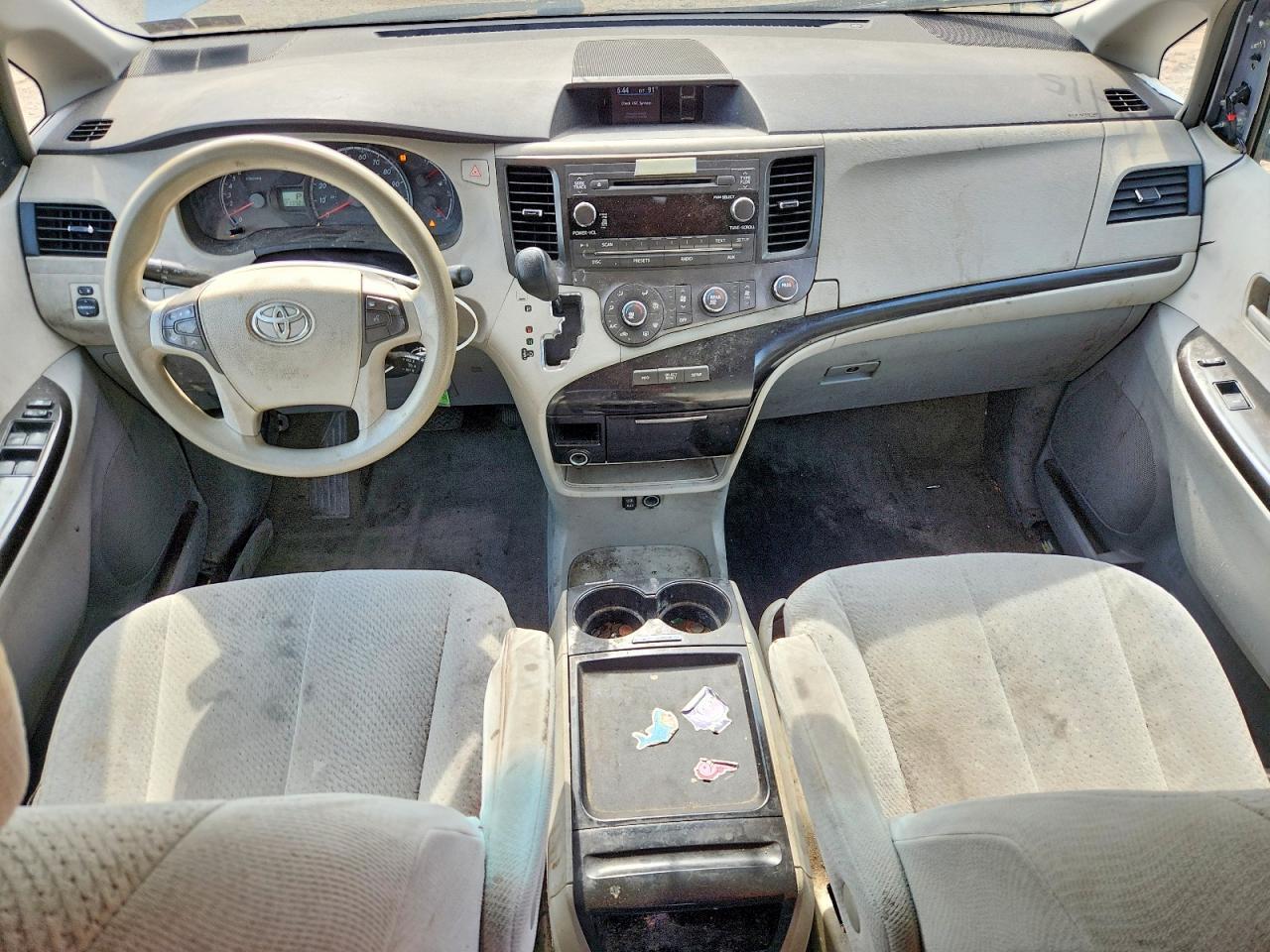 2011 TOYOTA SIENNA