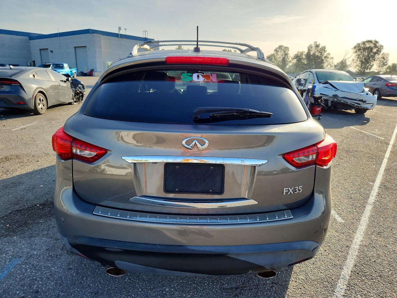 2011 INFINITI FX35