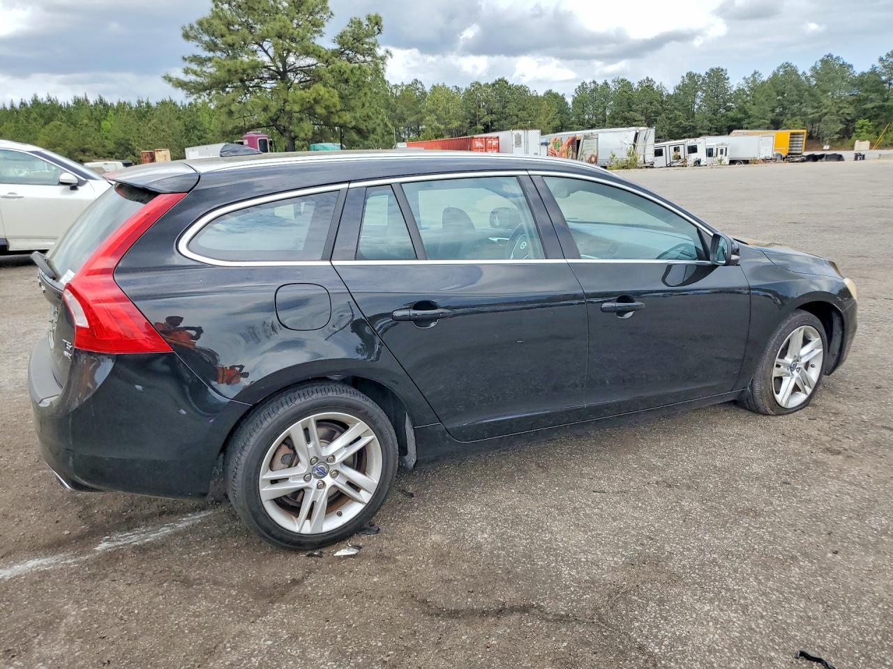 2015 VOLVO V60