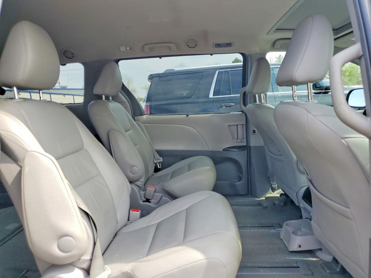 2015 TOYOTA SIENNA