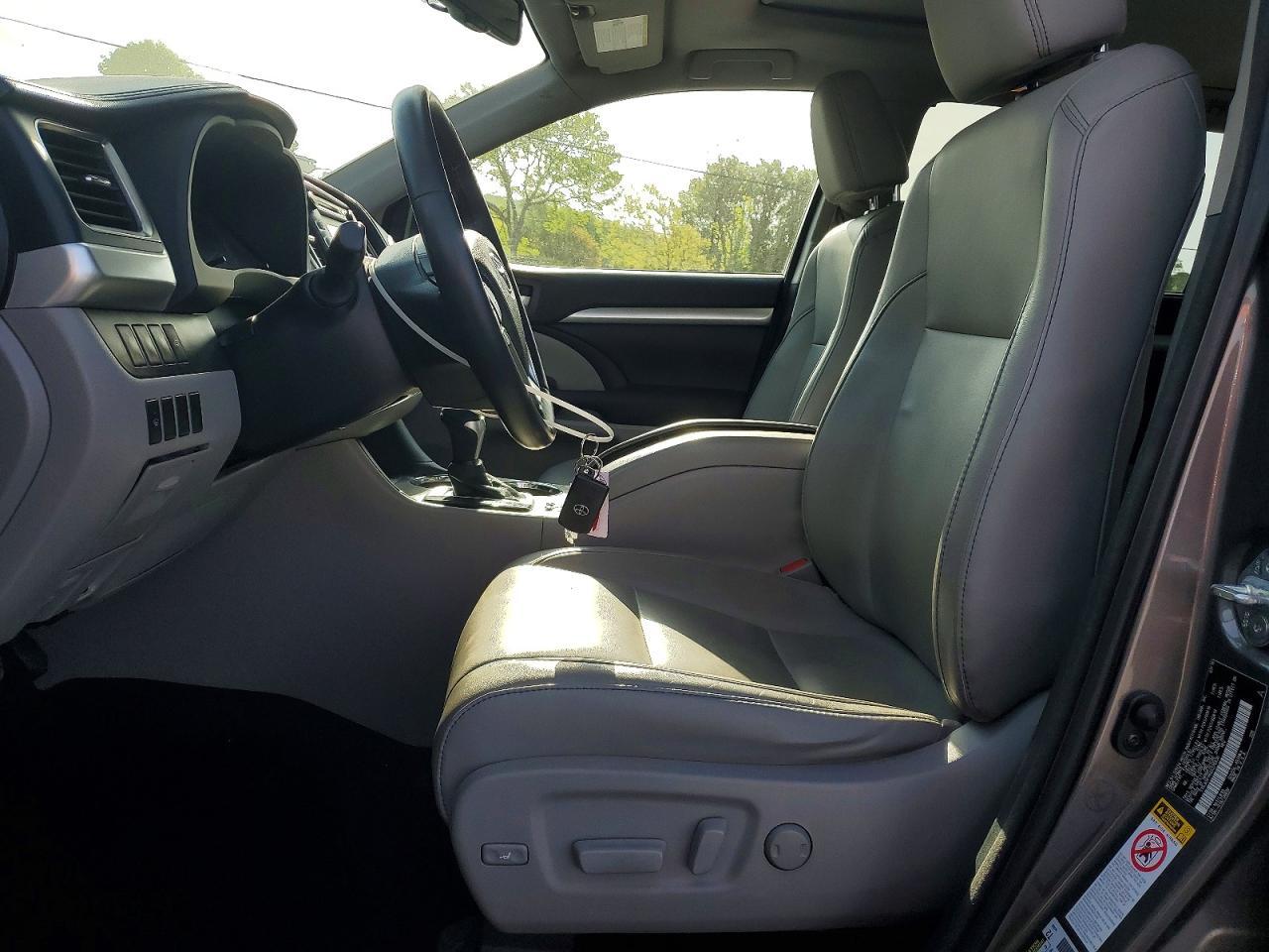 2016 TOYOTA HIGHLANDER