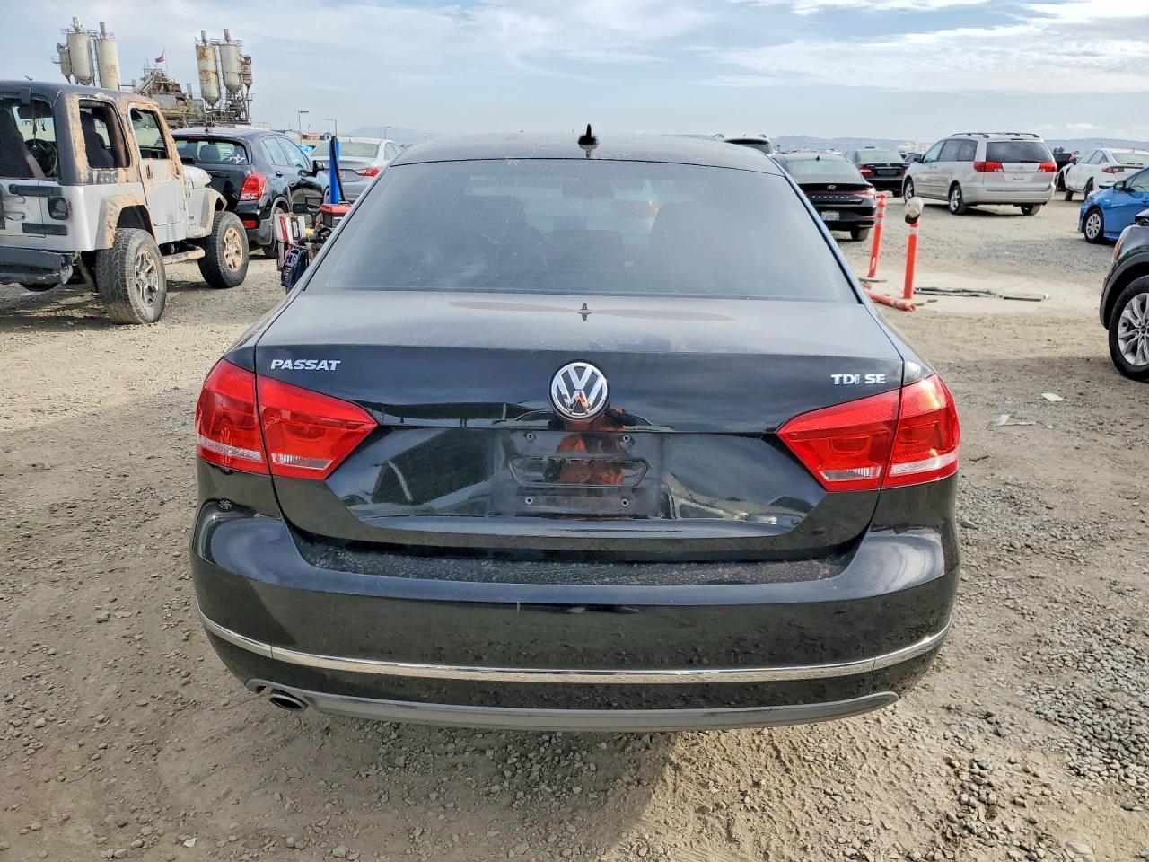 2012 VOLKSWAGEN Passat
