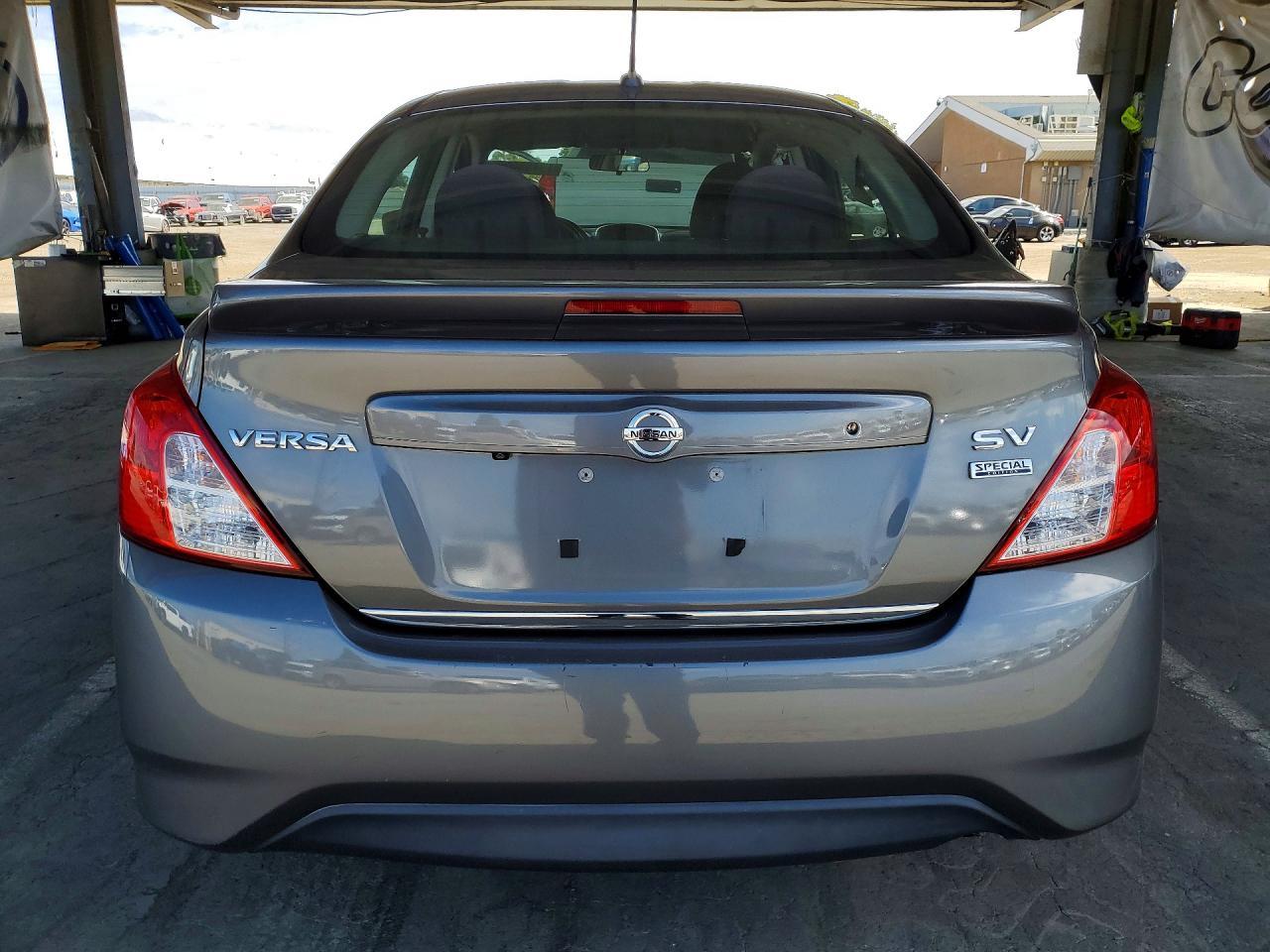 2017 NISSAN VERSA