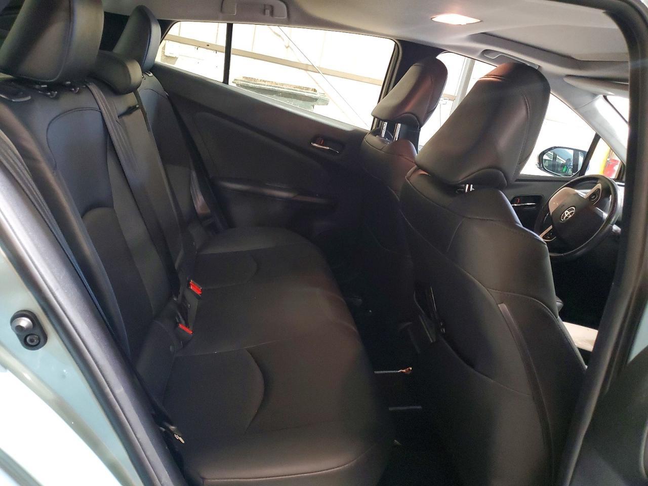 2017 TOYOTA PRIUS