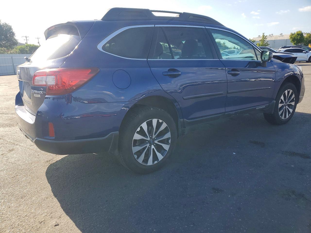 2015 SUBARU Outback