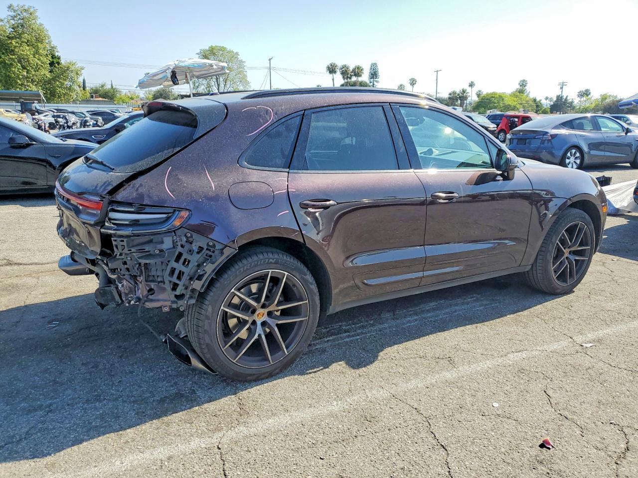 2025 PORSCHE Macan