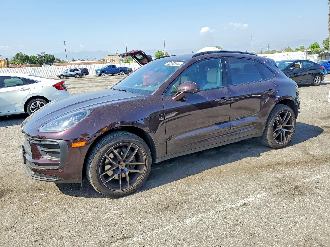 2025 PORSCHE Macan