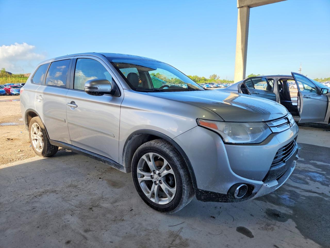 2015 MITSUBISHI outlander